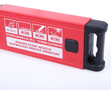 magnetyczne wcięcia w poziomicy