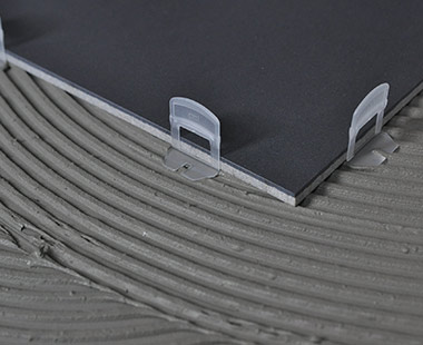 kliny klipsy poziomowanie