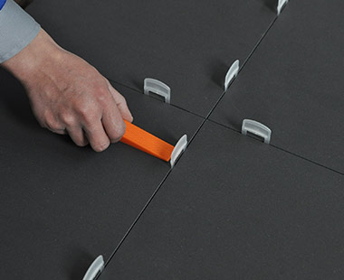 kliny klipsy poziomowanie