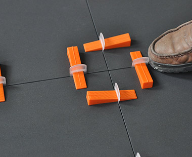 zestaw do poziomowania płytek