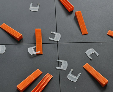 zestaw do poziomowania płytek